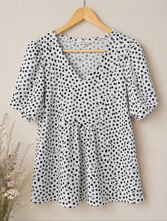 Northern Reflections Tops - Northern Reflections Textured Polka Dot V-Neck Blouse Puff Sleeve Small